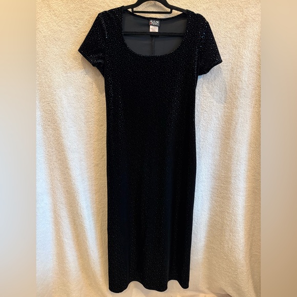 Chic Black Sequin Maxi Dress - Picture 1 of 5